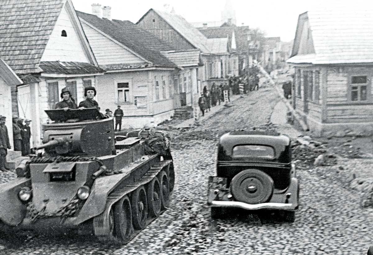 a Red Army tank in Rakov during the Soviet invasion of Eastern Poland, 1939.